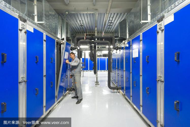 电气设备维修中工程师与技术员的角色定位与协同实践